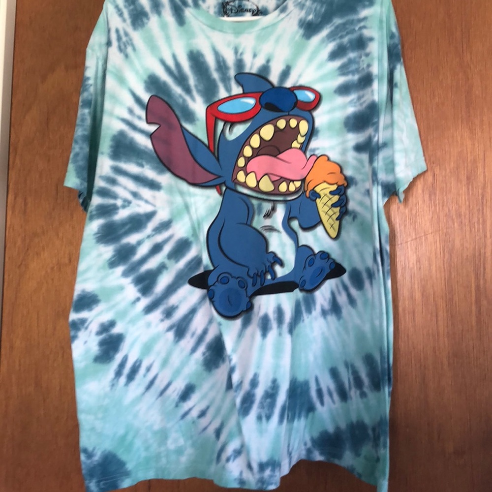 Hot Topic Disney T-shirt - Stitch